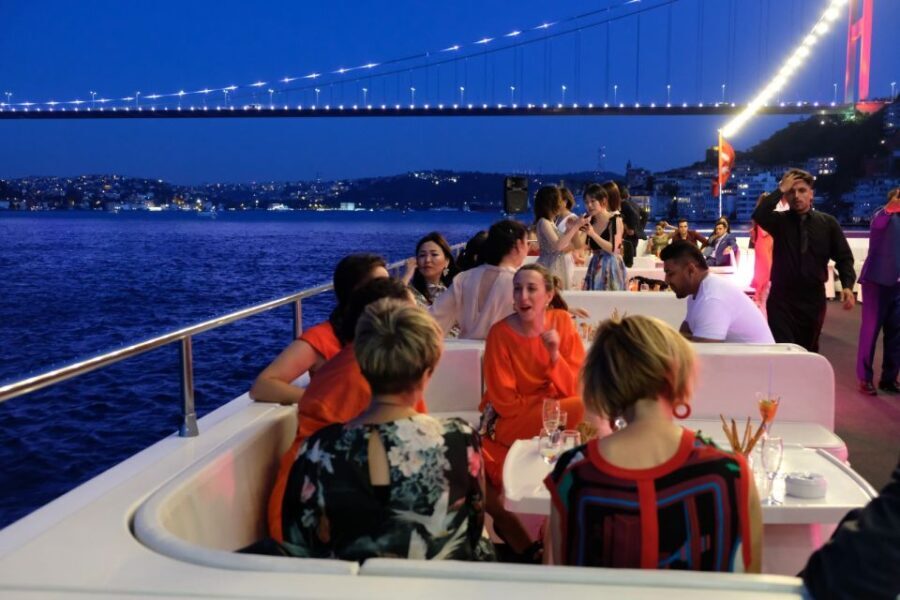 Istanbul: Bosphorus Sunset Cruise with Dinner - Who Is This Tour Best For?