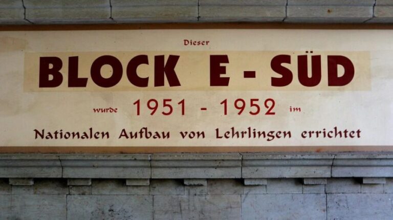 Karl-Marx-Allee Walking Tour: Berlins Socialist History - A Closer Look at the Itinerary