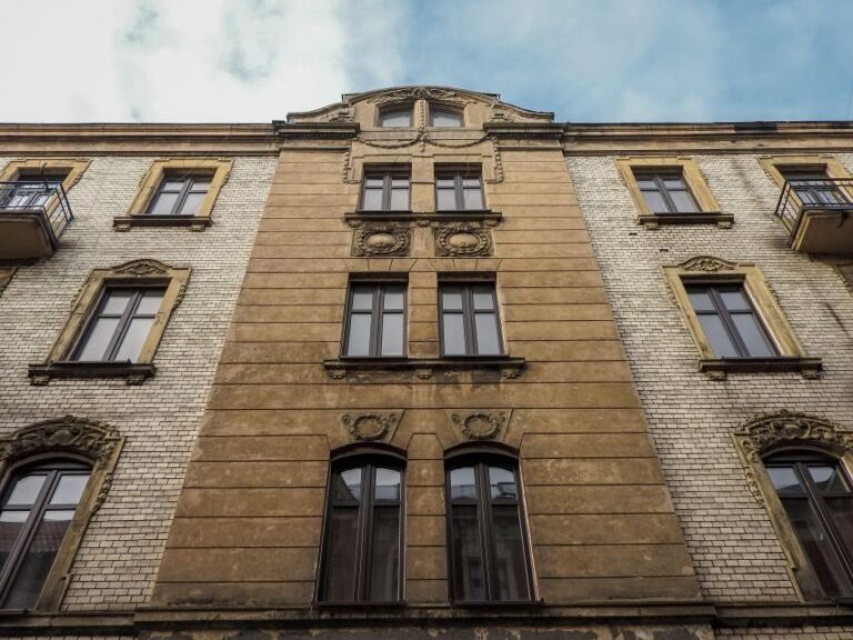 Katowice: Express Walk with a Local in 60 minutes - Detailed Breakdown of the Tour Experience