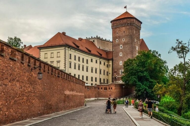 Katowice: trip to Krakow with sightseeing - Why This Tour Offers Good Value