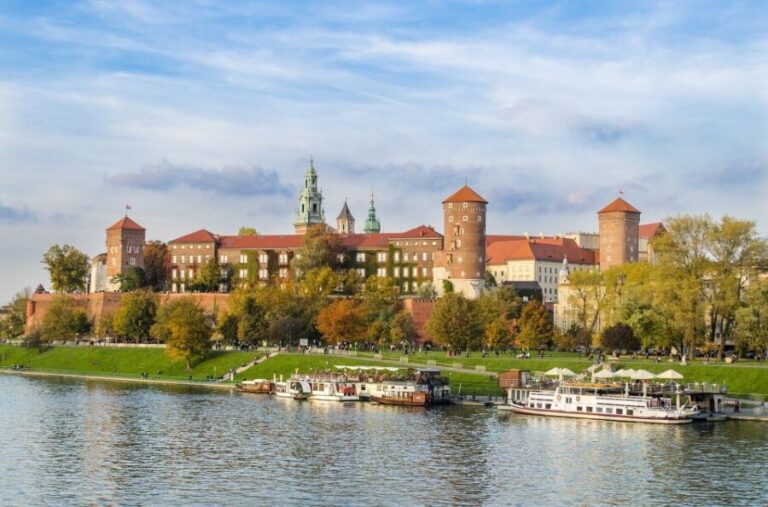Krakow: Daily Wawel Cathedral Guided Tour with Admission - The Value of a Guided Small-Group Tour