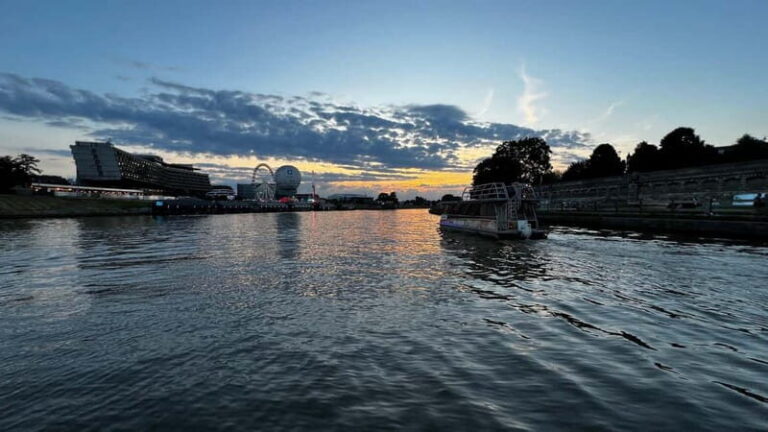 Krakow: Day or Night Vistula River Cruise with Audio Guide - A Closer Look at the Itinerary