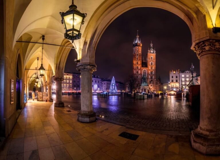 Krakow: Evening Walking Tour with Spooky Stories - Guides Who Make the Difference