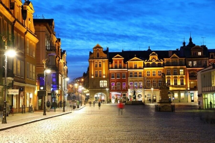 Krakow : Old Town Walking Tour With A guide - Value and Practicalities