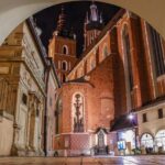 Kraków: Old Town & Wawel Castle Walking Tour - Wawel Hill and the Royal Grounds