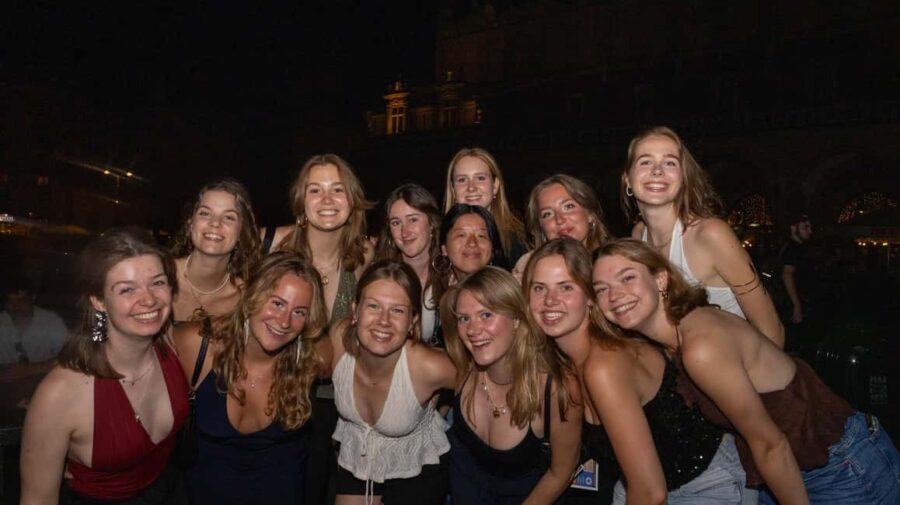 Krakow: Pub Crawl 1H Open Bar, VIP Entry & Welcome Shots - Analyzing the Value & Practicalities