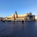 Krakow: Royal Route Guided Walking Tour - kleine groep - The Main Market Square and Its Stories
