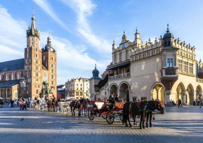 Krakow: St. Mary's Basilica visiting with short guided walk - Approaching the Heart of Krakow: The Main Square