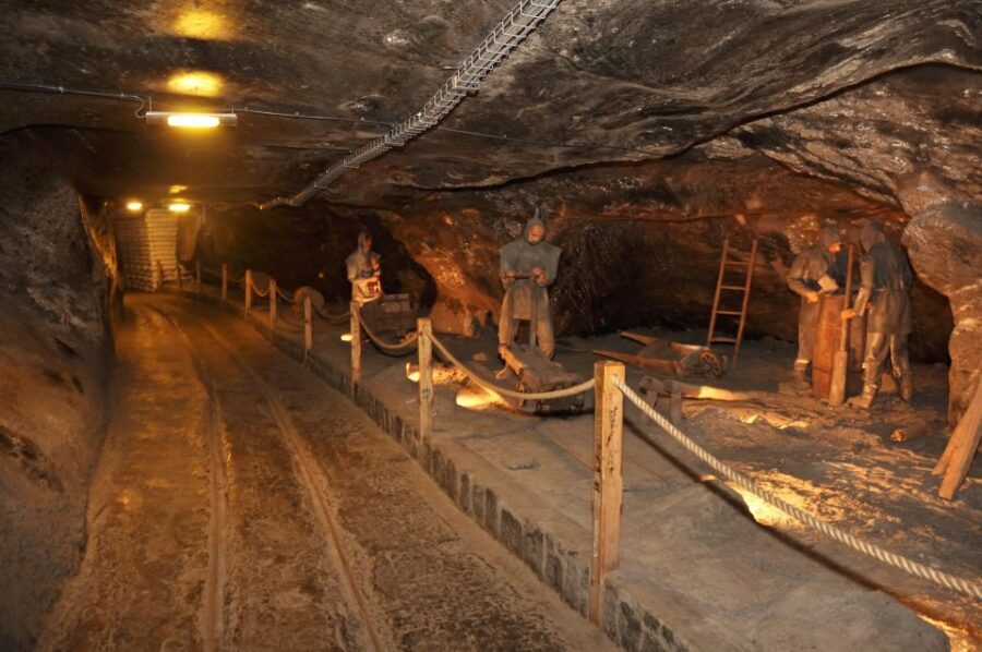 Krakow: Wawel Castle, Cathedral, Salt Mine, and Lunch - The Sum Up