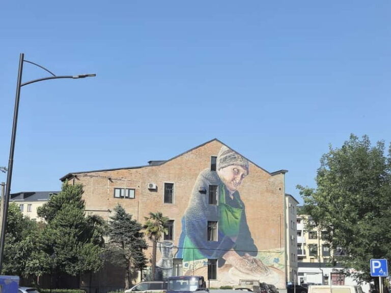 Kutaisi: Guided Walking Tour with Local Snack - Practical Details & Tips