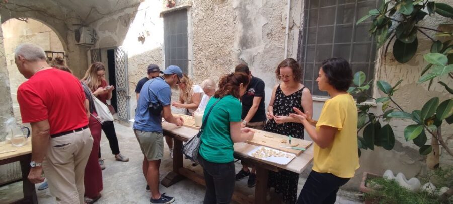 Lecce: Pasta Making Class in 1400s-Era Courtyard with Wine - What the Reviews Say