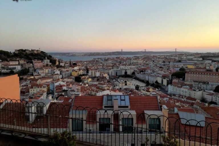 Lisbon: 1,5 Hours Historical Tuk Tour for Two Persons. - Detailed Breakdown of the Itinerary