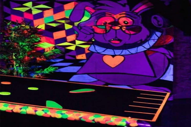 Lisbon: 18-Hole Indoor Minigolf Ticket with Bar Area - Booking, Pricing, and Practical Details