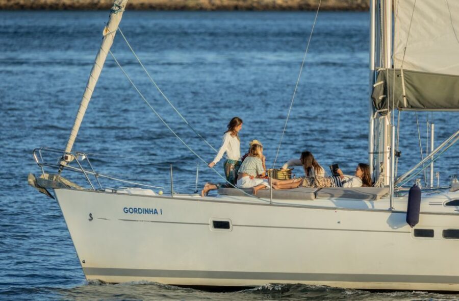 Lisbon: Boat Tour - the most Comfortable Sailboat - Who this tour is best for