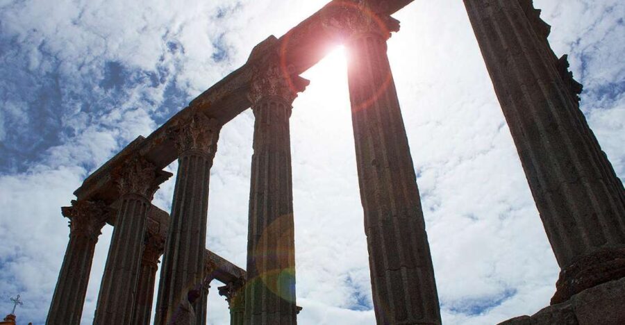 Lisbon: Full-Day Private Tour to Evora and Arraiolos - Exploring Évora: A UNESCO Treasure