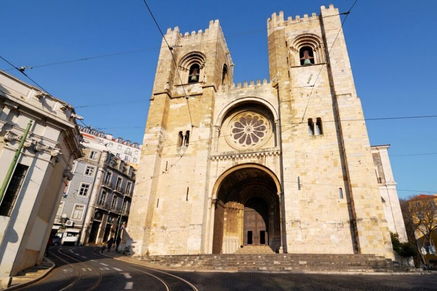 Lisbon: Hills Red Tram Tour by Tram 28 Route 24-Hour Ticket - What to Expect from the Lisbon Hills Tram Tour