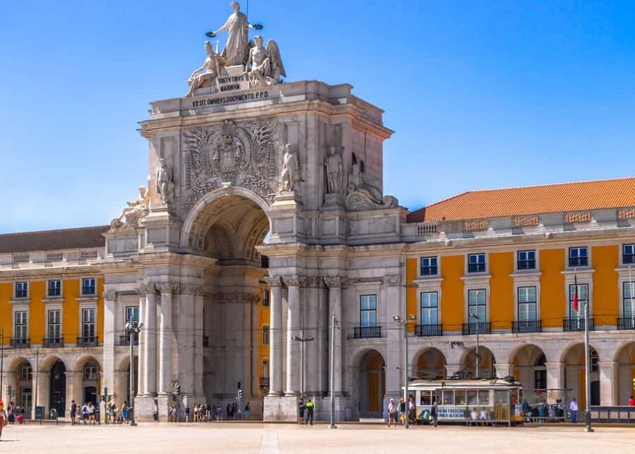 Lisbon: Immersive Walking Tour of the old town - Practical Details and What to Expect