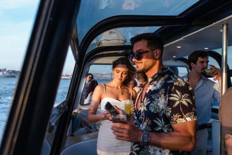 Lisbon Luxury Lounge Cruise: Sangria, Pizza & Open Bar - Drinking, Dining, and Atmosphere