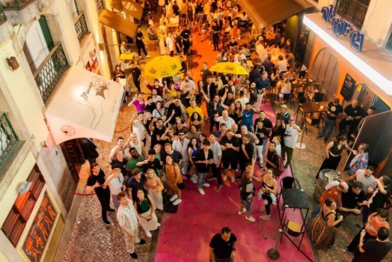 Lisbon PinkStreet Pubcrawl: 1hOpen Bar, Shots,VIP Club Entry - What to Expect from the Lisbon PinkStreet Pubcrawl