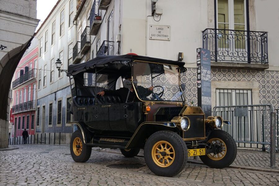 Lisbon: Private Guided Tuk-Tuk Tour with Hotel Pickup - Detailed Breakdown of the Itinerary and Highlights