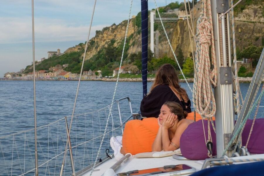 Lisbon: Private Sunset Sailing Tour with drinks - The Experience on the Boat