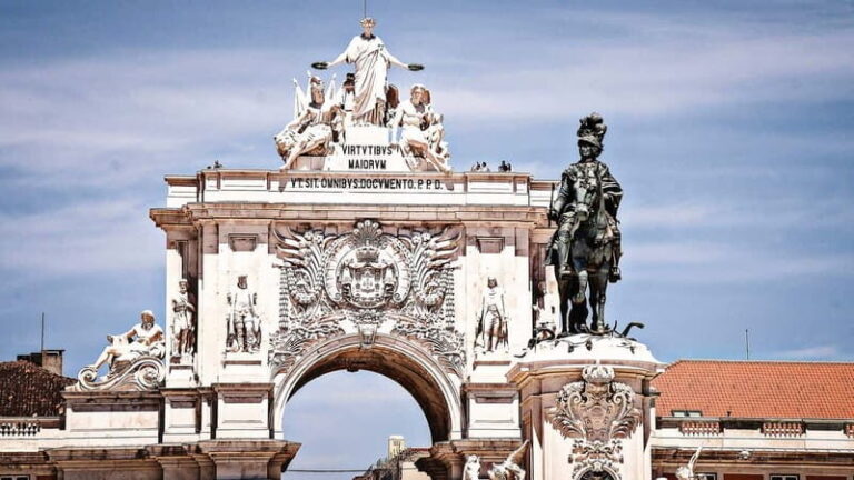Lisbon: Private Tuktuk Tour with History & Music - Who Will Love This Tour?