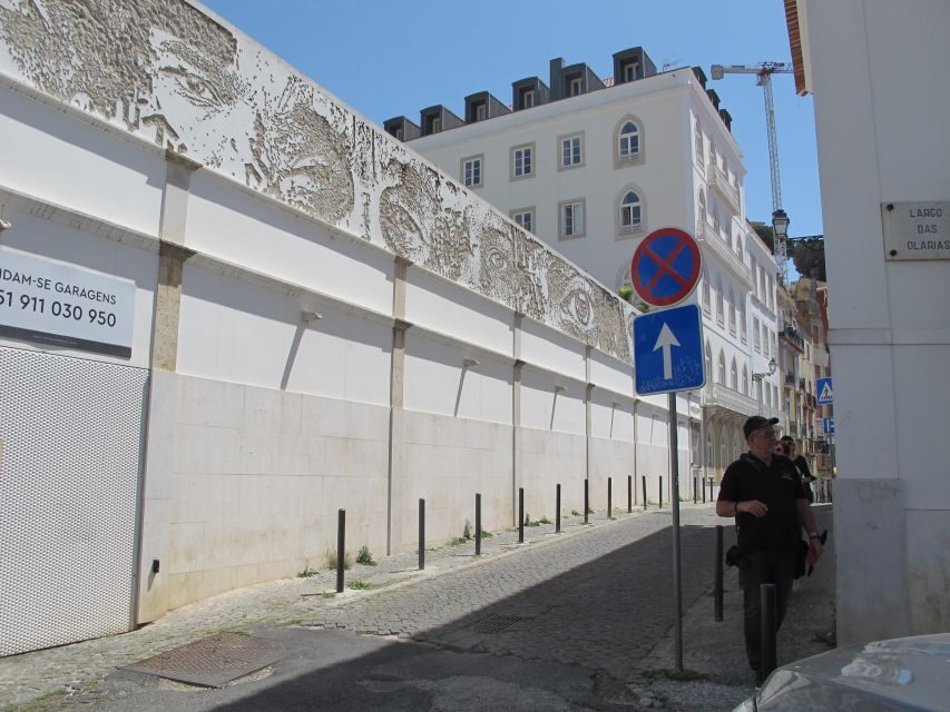 Lisbon Street Art Tour - The Neighborhoods: Graça and Mouraria