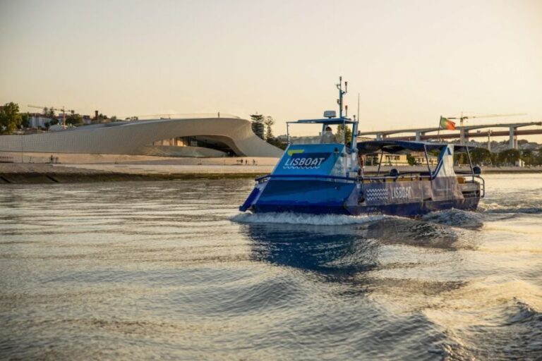 Lisbon: Sunset Cruise with Live DJ and Drinks - The Itinerary in Detail