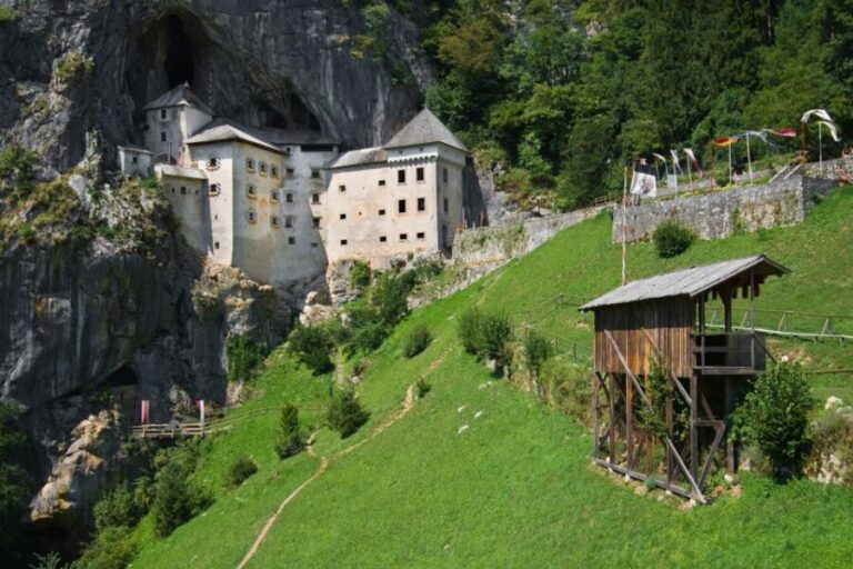 Ljubljana: Postojna cave & Predjama castle small group tour - Itinerary Breakdown: What to Expect