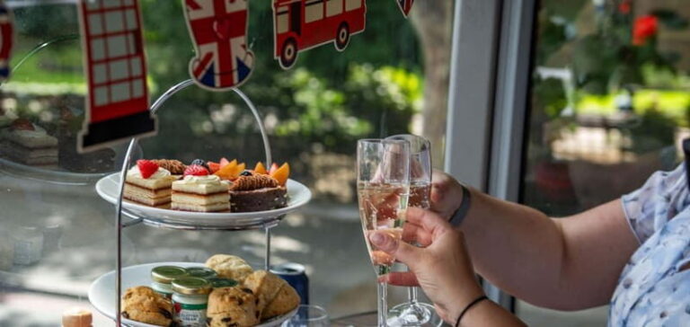 London: Afternoon Tea Bus & Buckingham Palace Entry Option - Is It Worth It? Analyzing the Value