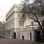 London: Buckingham Palace & Changing of the Guard Experience - Green Park and Buckingham Palace