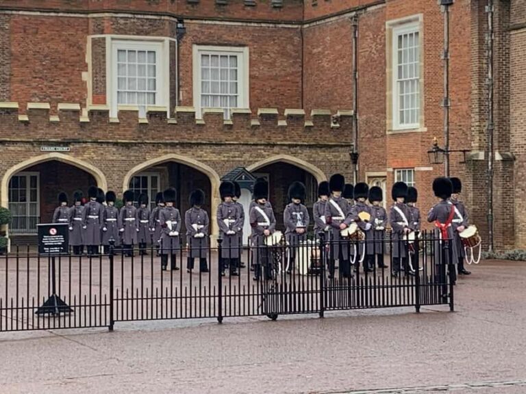 London: Changing of the Guard Experience with a Historian - Practical Details and Tips