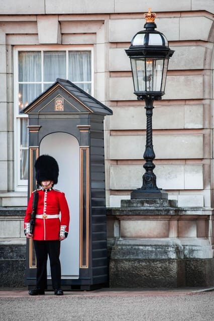 London: Changing of the Guard Self Guided Best Locations - Practical Details and Tips