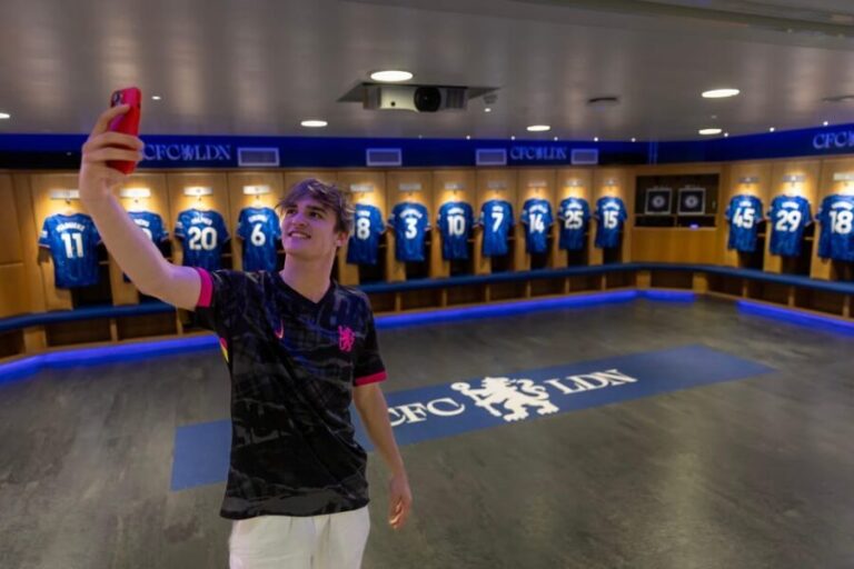 London: Chelsea FC Museum and Stamford Bridge Classic Tour - Who Is This Tour Best For?