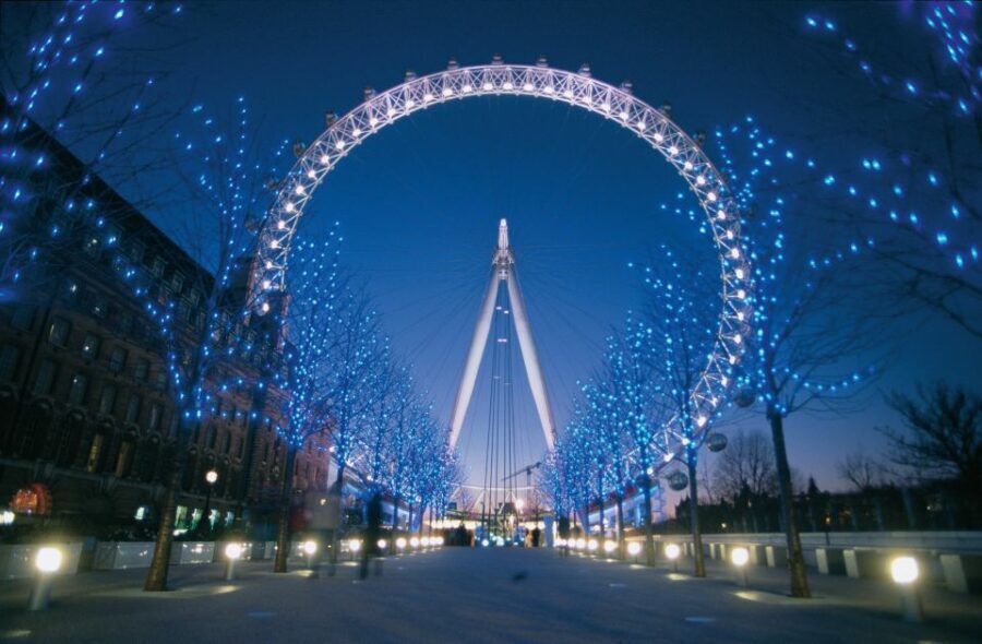 London: Christmas Eve City Tour with Dinner & Midnight Mass - Who Should Consider This Tour?