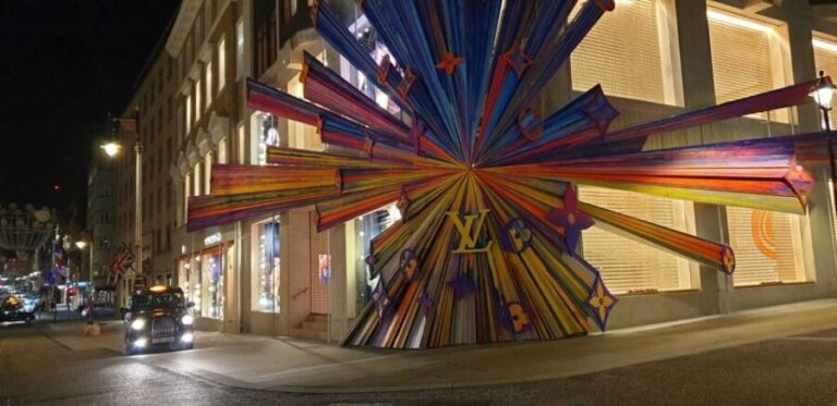 London: Christmas Lights Tour in a Black Cab - Is It Worth the Price?