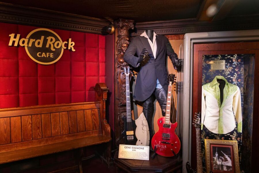 London: Hard Rock Walking Tour with Optional Lunch - Who Will Appreciate This Tour?
