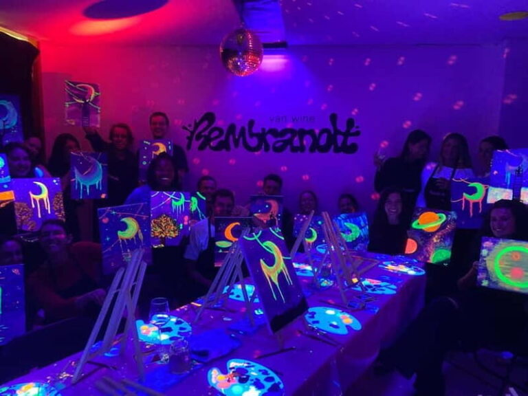 London: Paint and Sip in the Dark with Bottomless Drinks - The Itinerary: What Does a Night of Neon and Cheers Look Like?