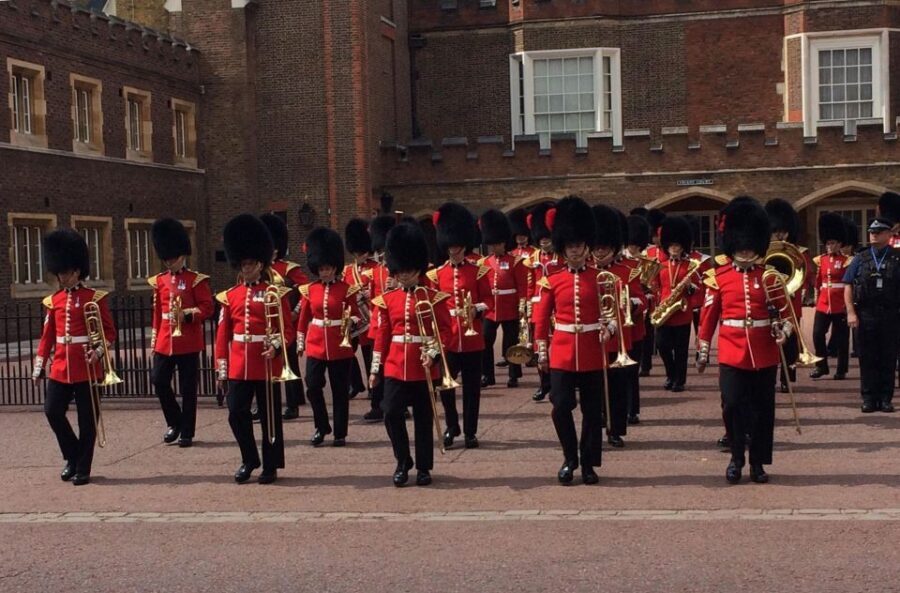 London: Private Changing of the Guard & Westminster Abbey - An In-Depth Look at the Tour