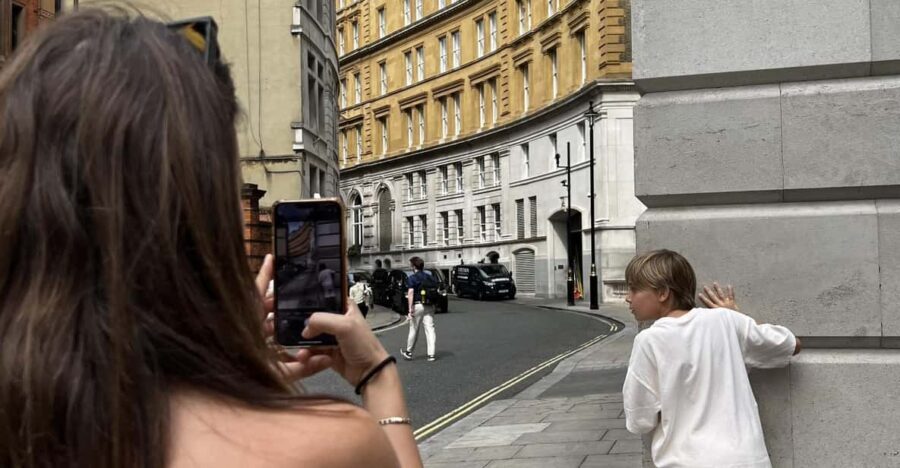 London: Private Family Harry Potter Movie Locations & Cruise - Transition to the Thames River Cruise