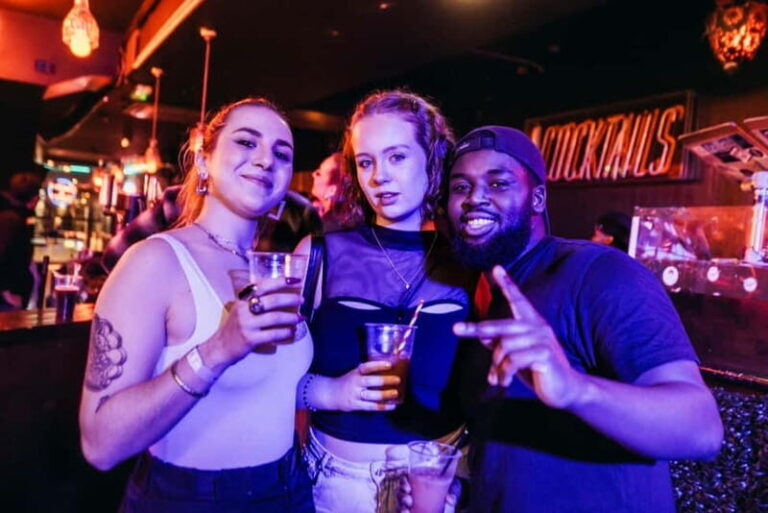 London Pub Crawl: Ultimate Central London Night Out - Who Will Love This Tour?