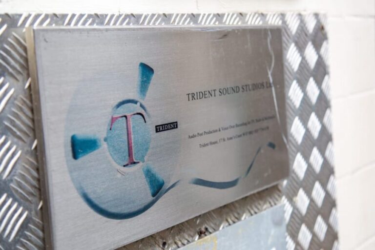 London: Rock 'n' Roll History Tour - The Landmarks and Stops