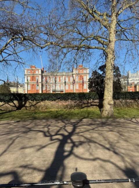 London: Top 50 Sights Walking Tour with Guide - Key Points