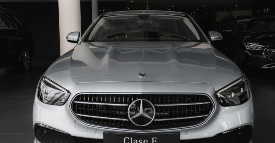 London: Tour of Stonehenge - Approaching the Iconic Stone Circle