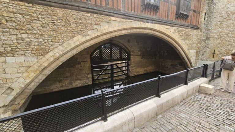 London: Tower of London and Crown Jewels Easy Access Tour - Who Is This Tour Perfect For?