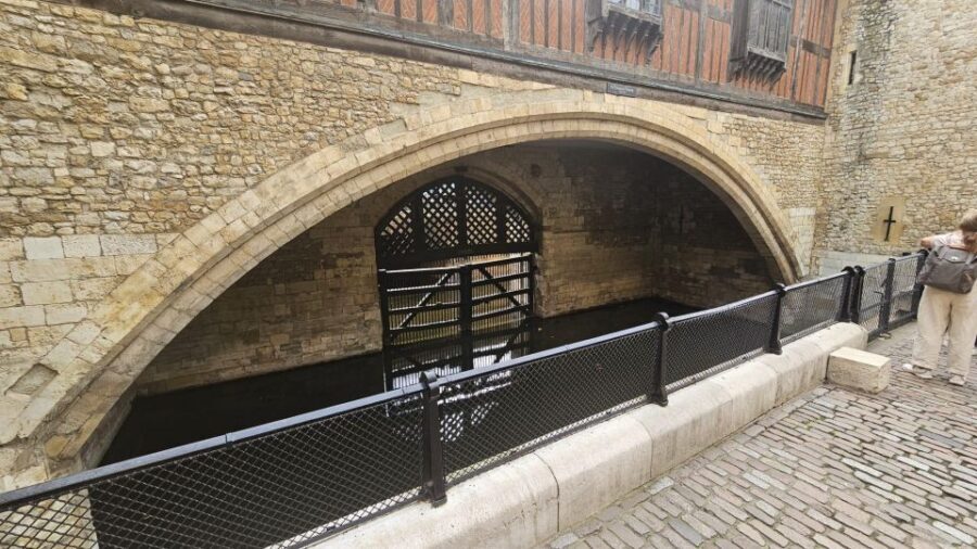 London: Tower of London and Crown Jewels Easy Access Tour - Who Is This Tour Perfect For?