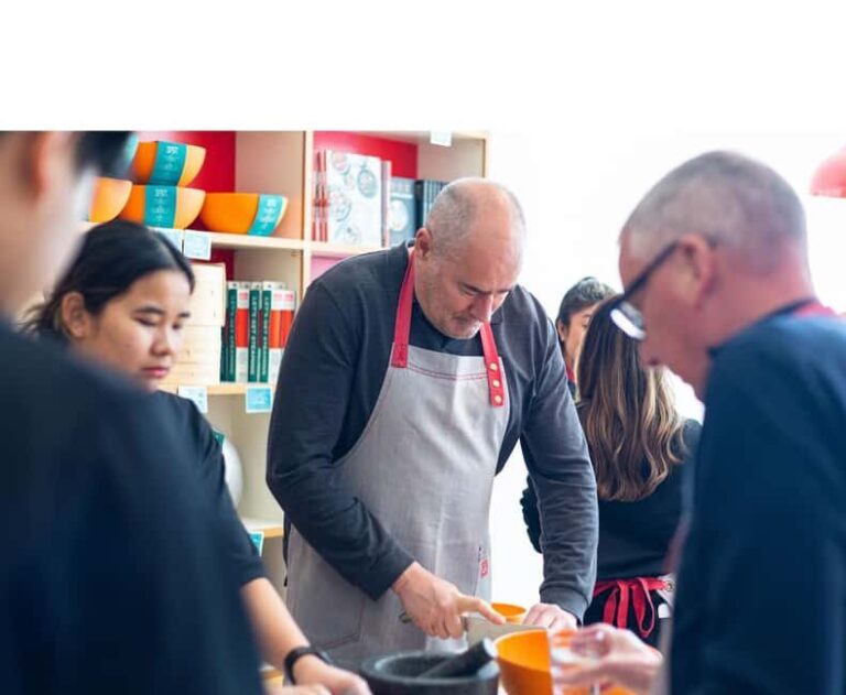 London: Vegetarian Thai Cooking Class with Wine - The Experience in Detail: What to Expect