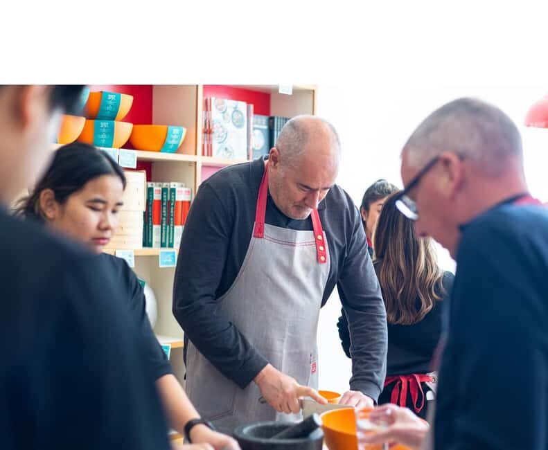 London: Vegetarian Thai Cooking Class with Wine - The Experience in Detail: What to Expect