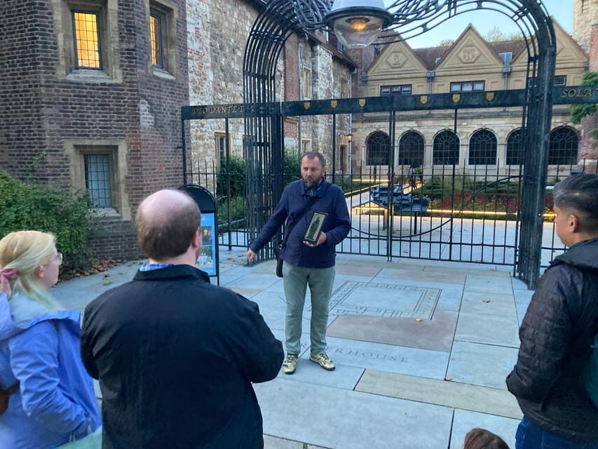 London's Ghosts & Gruesome Past Nighttime Walking Tour - What You Can Expect: A Walk Through London’s Haunted Past