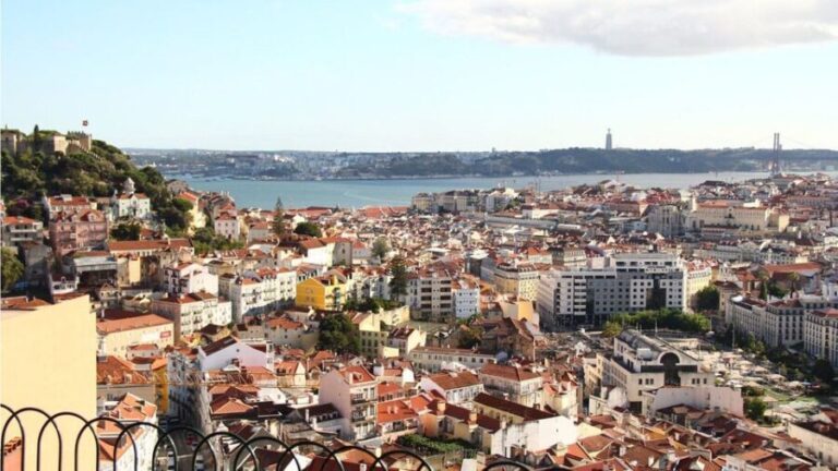 Lost in Alfama: Tour Through Lisbon's Labyrinthine Streets - Why the Tour Offers Great Value